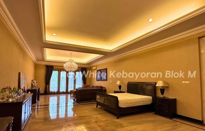 Mega Kuningan 4
