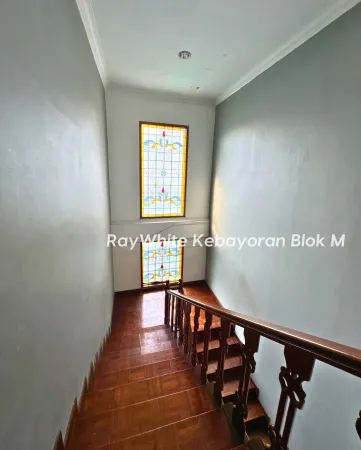 Property Fatmawati  9 ~blog/2025/5/21/dijual_rumah_dekat_fatmawati_raya_fatmawati_gandaria_utarashmlt__283_m_lb__500_m_4_kamar_tidur_4_kamar_mandiruang_tamuruang_keluargaruang_makandapur_bersih_dapur_kotor2_kamar_art_garasi_1_mobilcarport_1_mobil_6