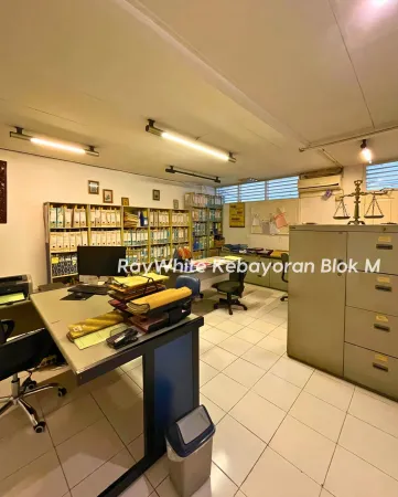Property Kebayoran Baru 3 ~blog/2025/6/26/dijualrumah_tua_terawatkebayoran_baru_jakarta_selatan_lokasi_sangat_strategis_zona_komersil_sangat_bagus_untuk_usahabentuk_tanah_sangat_kotak_23_m_x_29_5_mspesifikasi__lt_701_mlb_683_mkt_4_3_kmgarasicarp_8