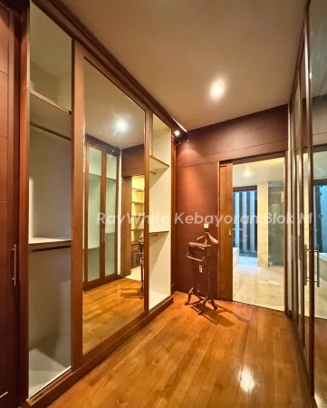 Property Kebayoran Baru 7 ~blog/2025/6/30/dijual_rumah_modern_minimalis_siap_hunikebayoran_baru_jakarta_selatanjalan_mudah_di_aksesbebas_banjirluas_tanah_410_mluas_bangunan_400_mkamar_tidur_3kamar_mandi_3kamar_kerjaruang_tamuruang_makankolam_rena_33