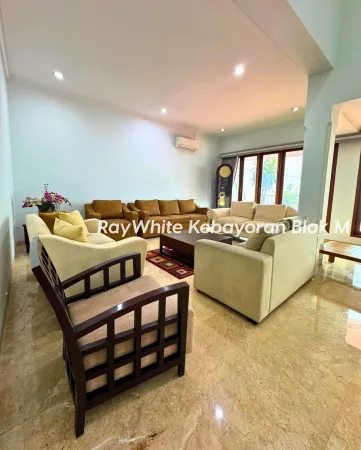 Property Menteng 10 ~dl/2026/1/28/snapinsta_to_600905779_17927706117172958_2908580909799171020_n