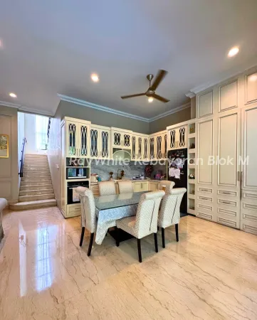 Property Kebayoran Baru 10 ~dl/2026/1/28/snapinsta_to_619530840_17931768717172958_4999352509697665514_n